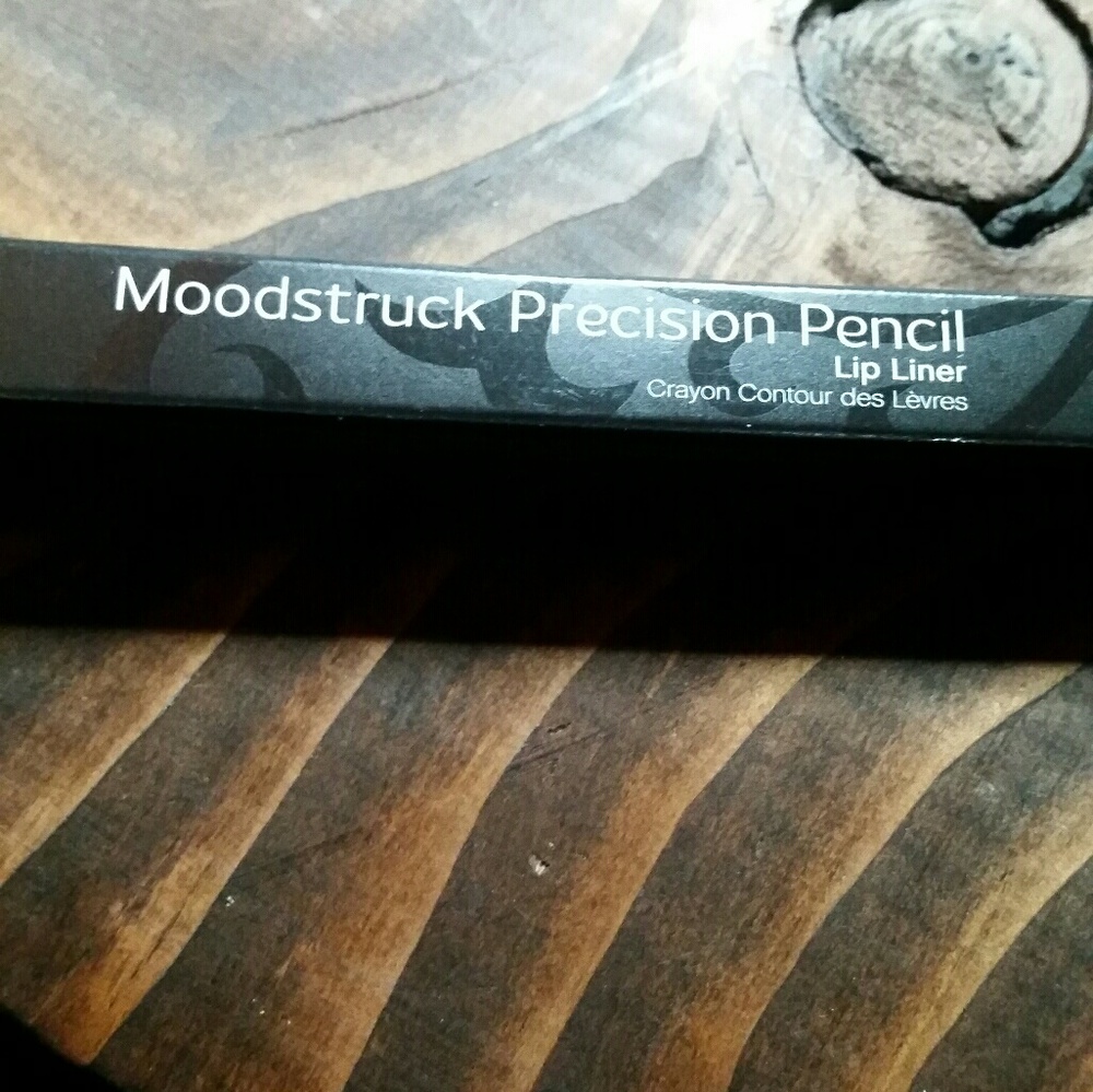 Moodstruck precision pencil lip liner